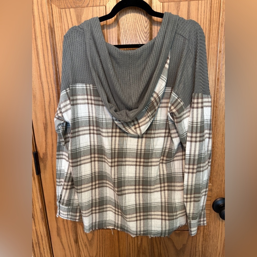 BKE “Boyfriend” Flannel Hooded NWT - Picture 2 of 4